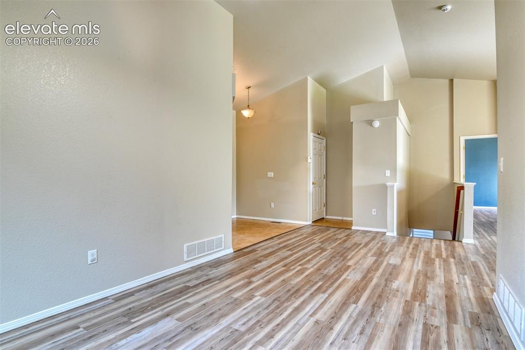 Image 16 of 49: Dining Room