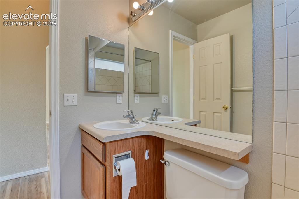 Image 29 of 49: Bathroom