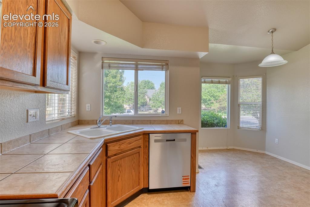 Image 6 of 49: Kitchen