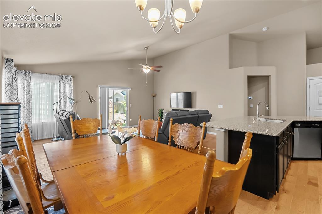 Image 11 of 37: Dining Area