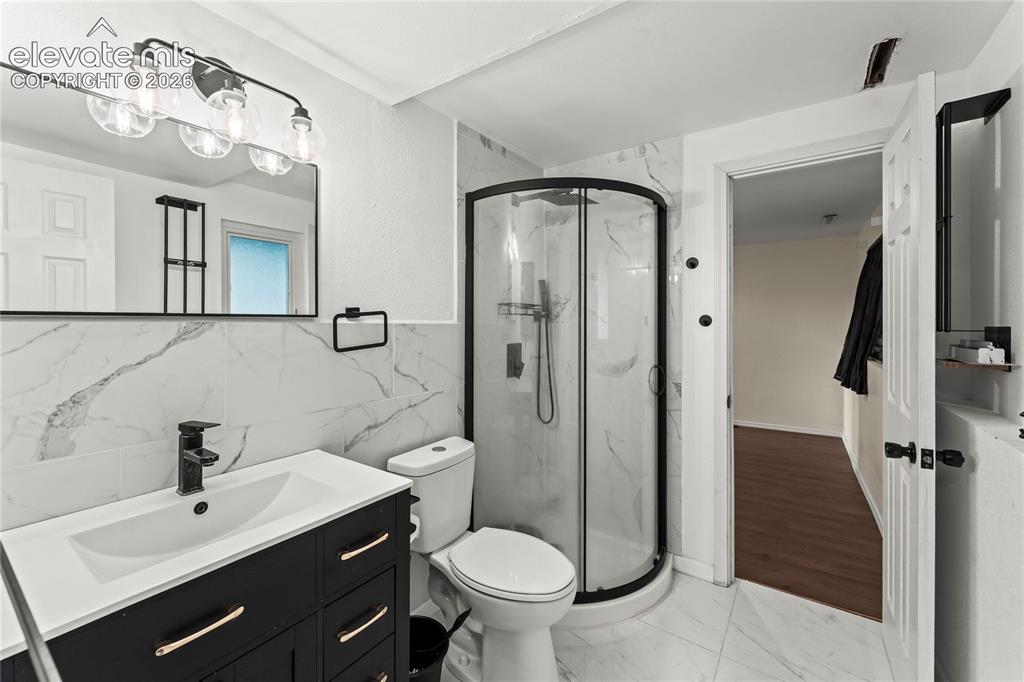 Image 15 of 28: Bathroom