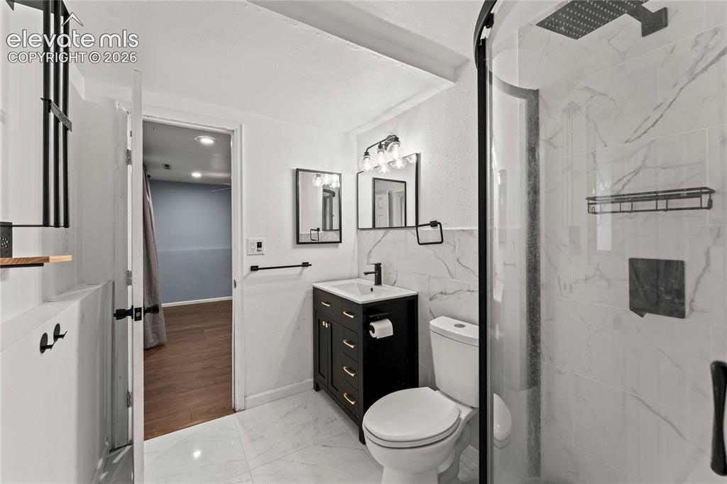 Image 16 of 28: Bathroom