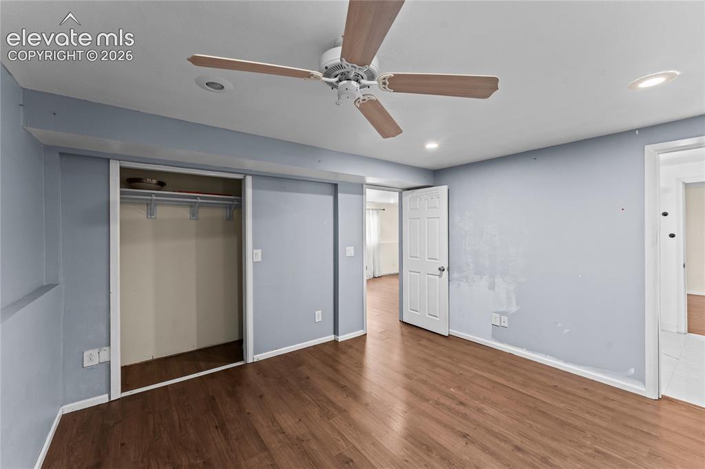 Image 18 of 28: Bedroom