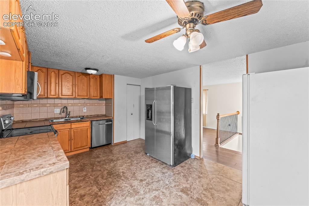 Image 4 of 28: Kitchen