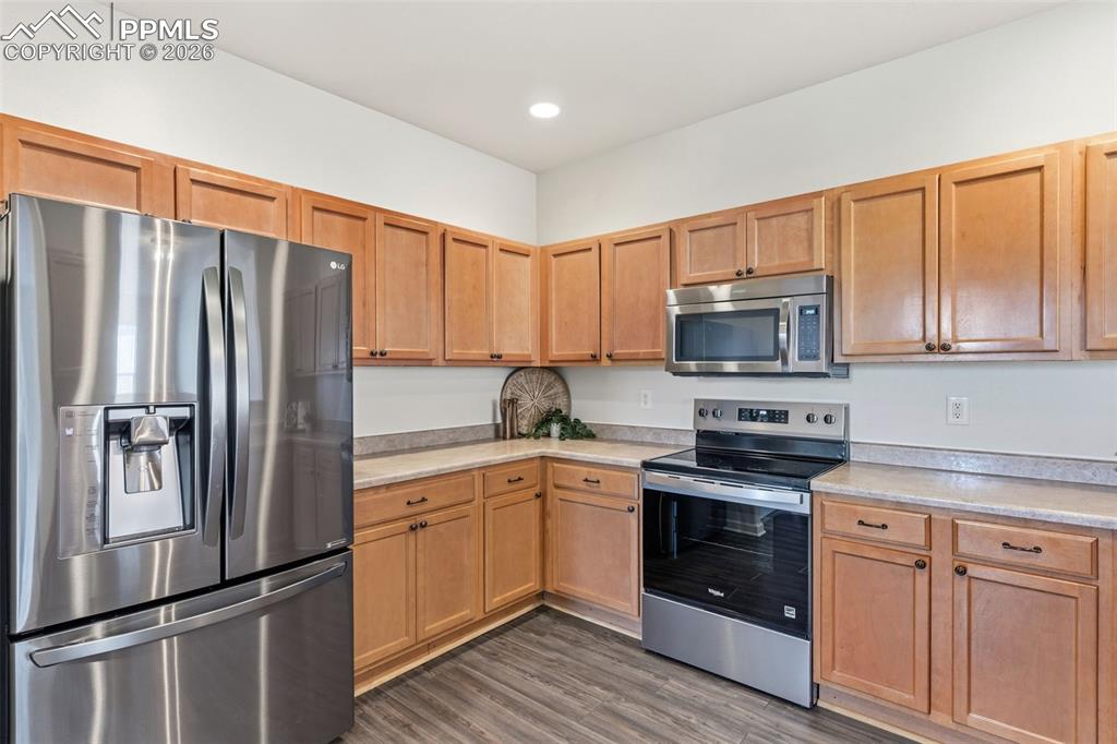 Image 10 of 47: Kitchen