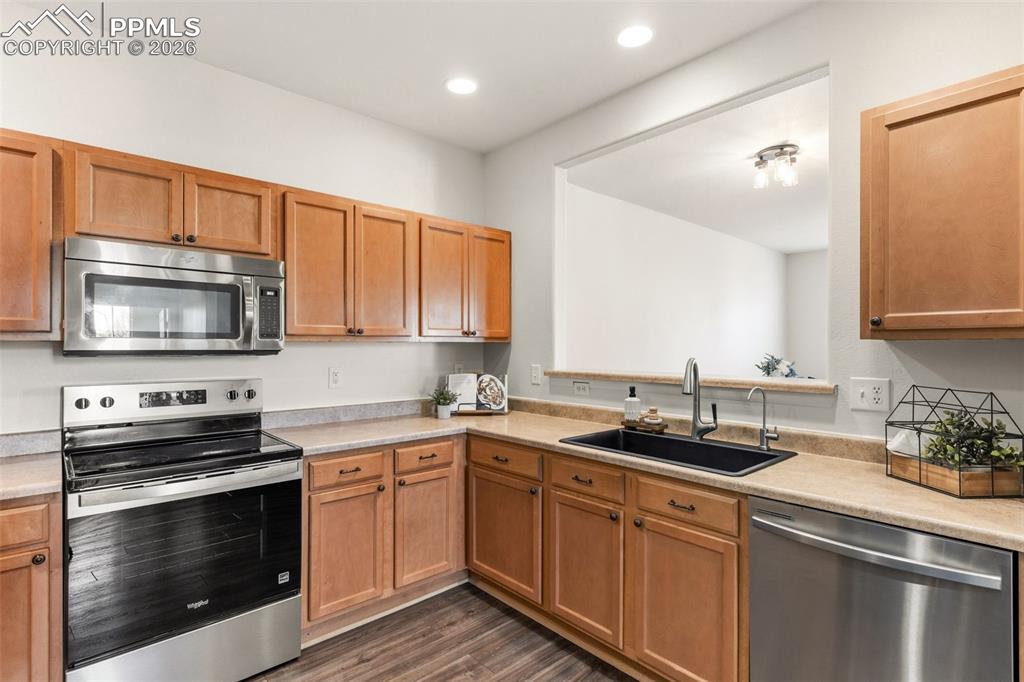 Image 11 of 47: Kitchen