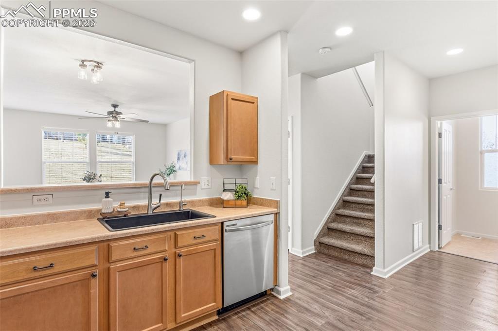 Image 13 of 47: Kitchen