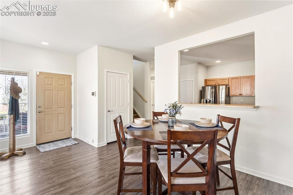 Image 19 of 47: Dining Area