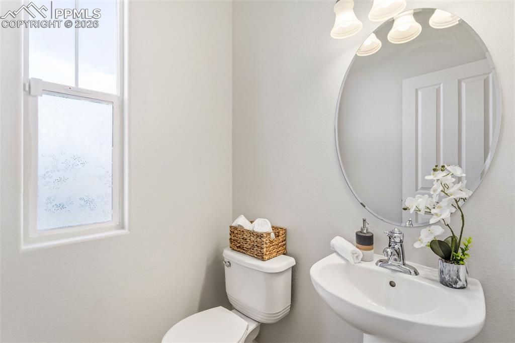 Image 20 of 47: Bathroom