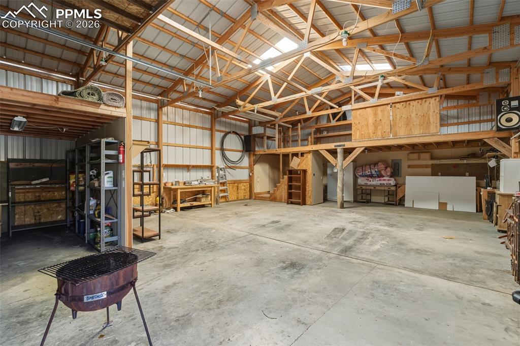 Image 35 of 42: Garage