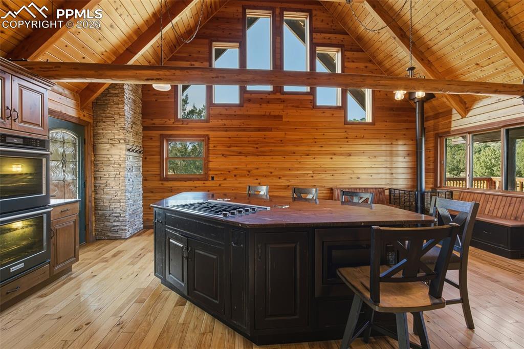 Image 8 of 42: Kitchen