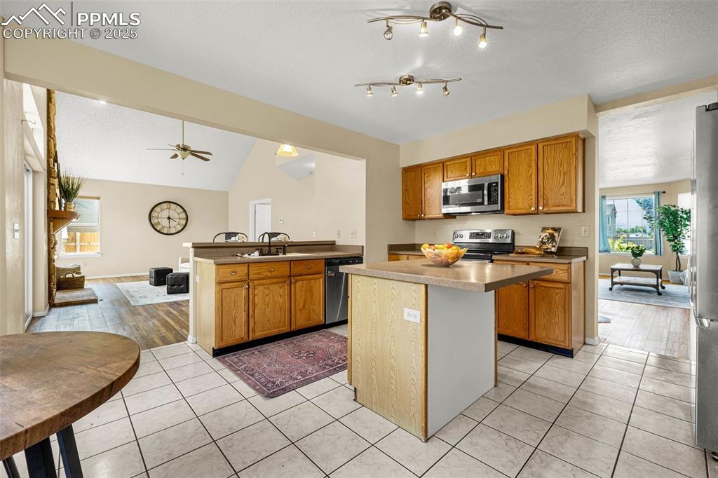 Image 10 of 36: Kitchen
