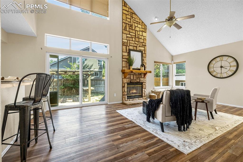 Image 11 of 36: Living Room