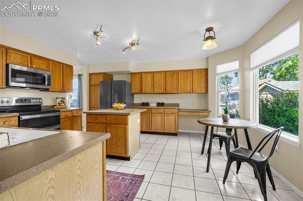 Image 8 of 36: Kitchen