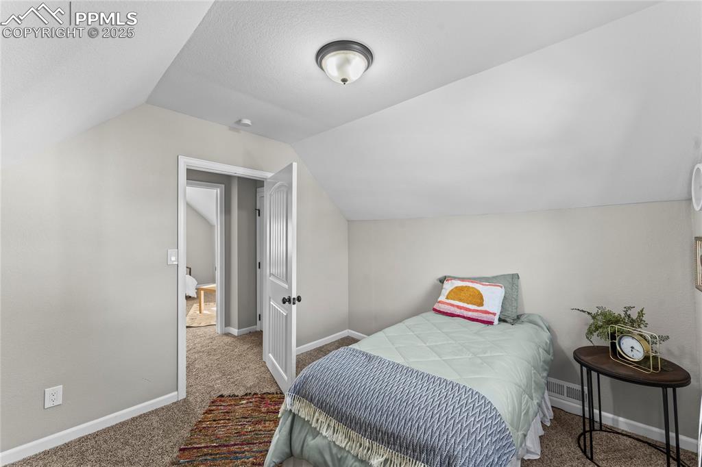 Image 20 of 23: Bedroom