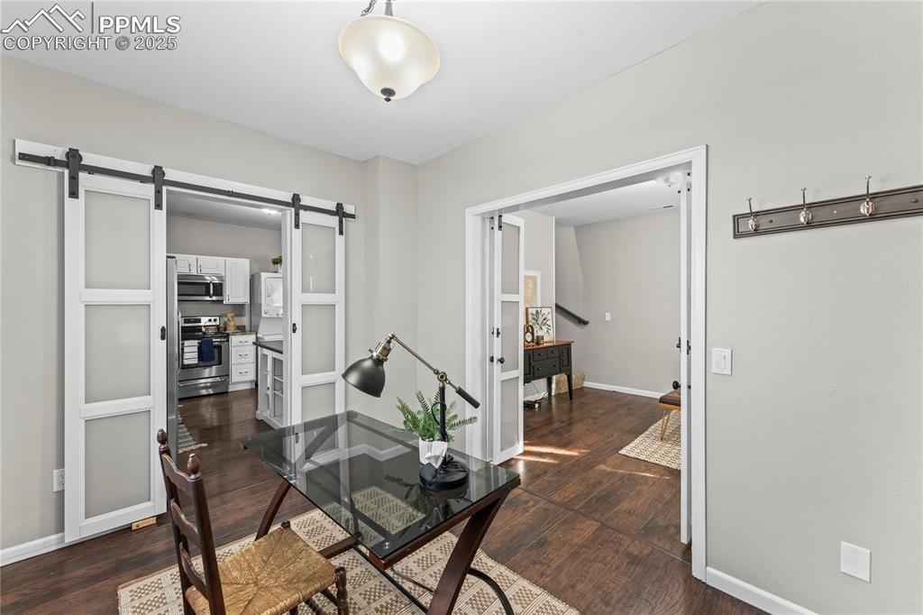 Image 7 of 23: Office