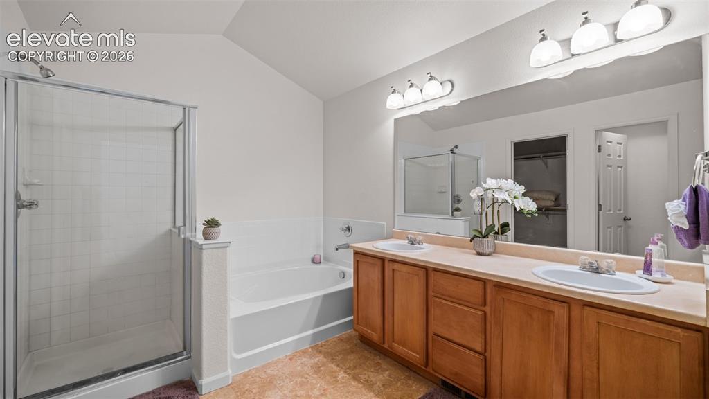 Image 16 of 25: Bathroom
