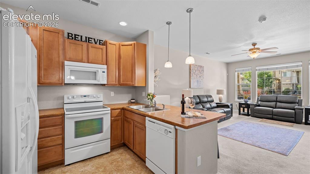 Image 8 of 25: Kitchen