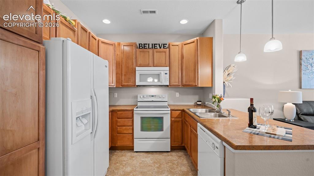 Image 9 of 25: Kitchen