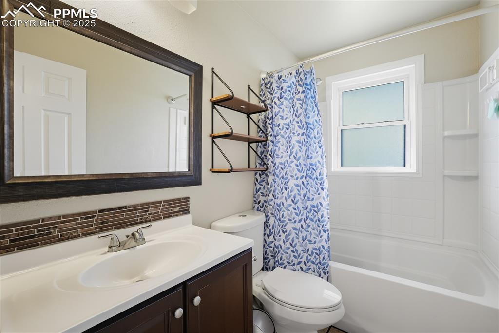 Image 13 of 39: Bathroom