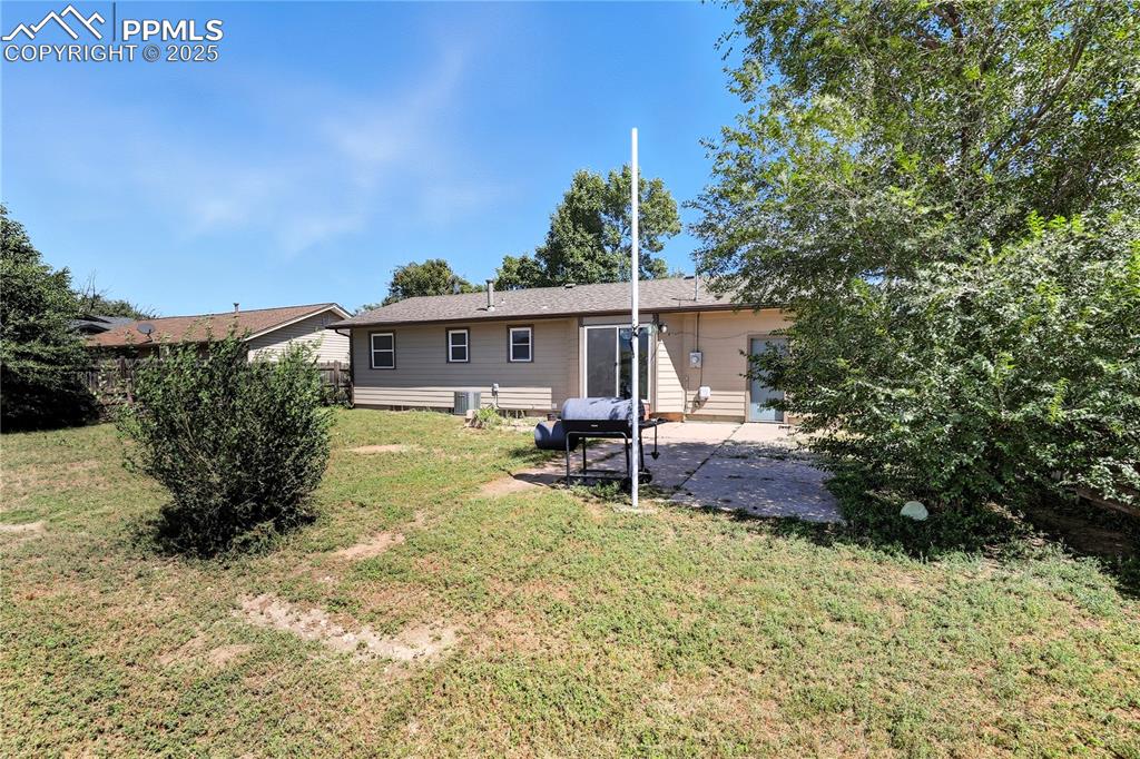 Image 27 of 39: Back of Structure