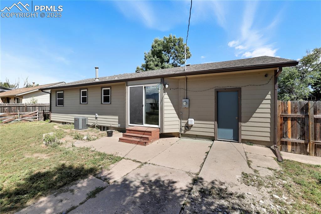 Image 29 of 39: Back of Structure