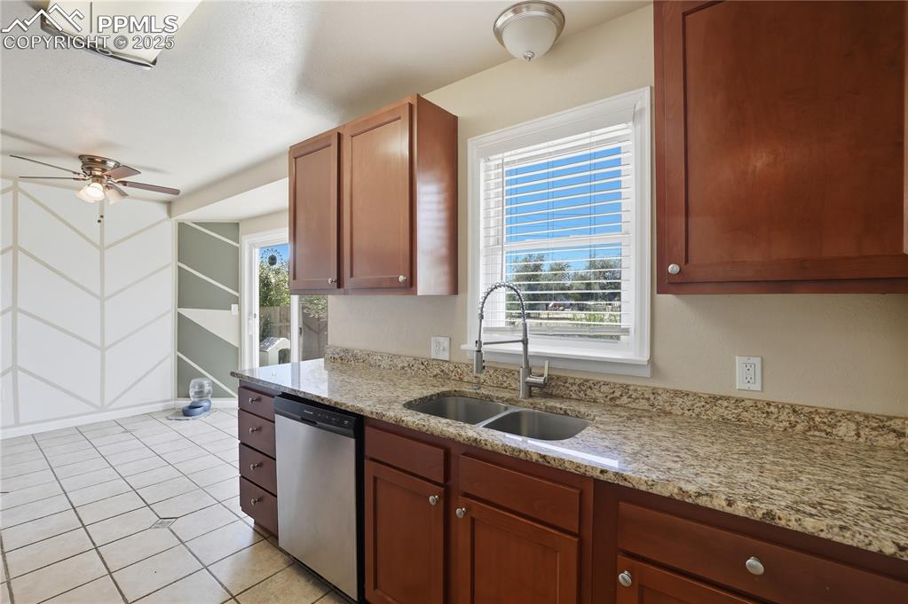 Image 5 of 39: Kitchen