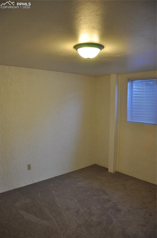 Image 33 of 35: Bedroom