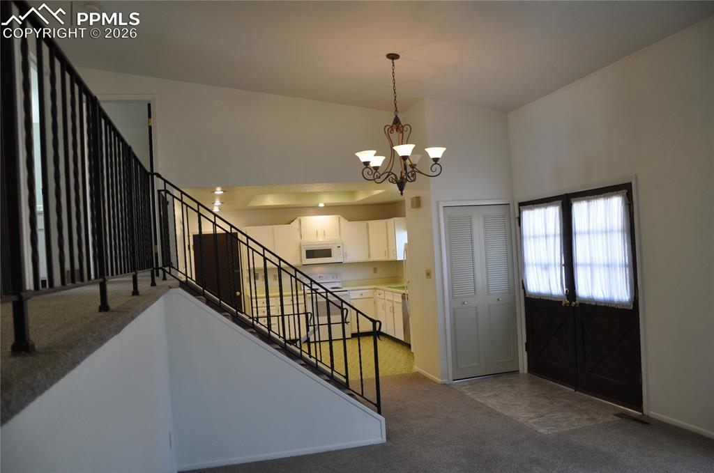 Image 7 of 35: Dining Room