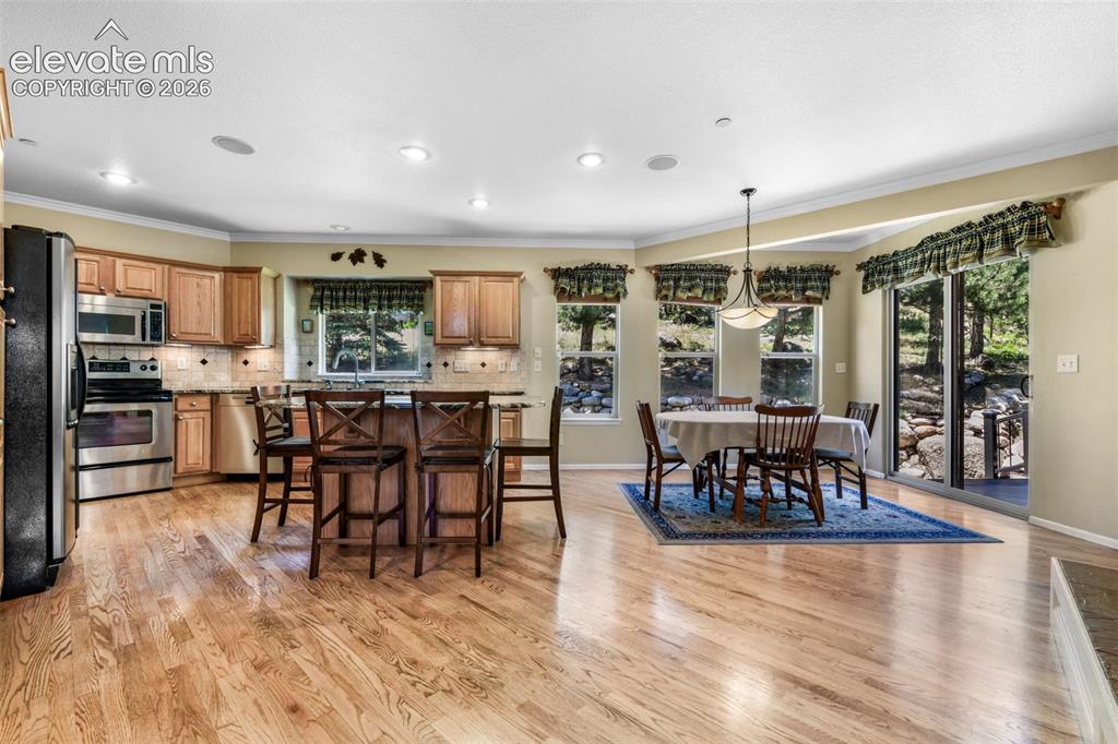 Image 11 of 50: Kitchen