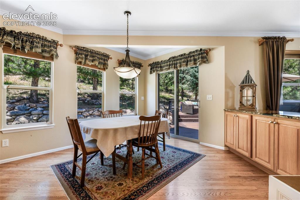 Image 12 of 50: Dining Area