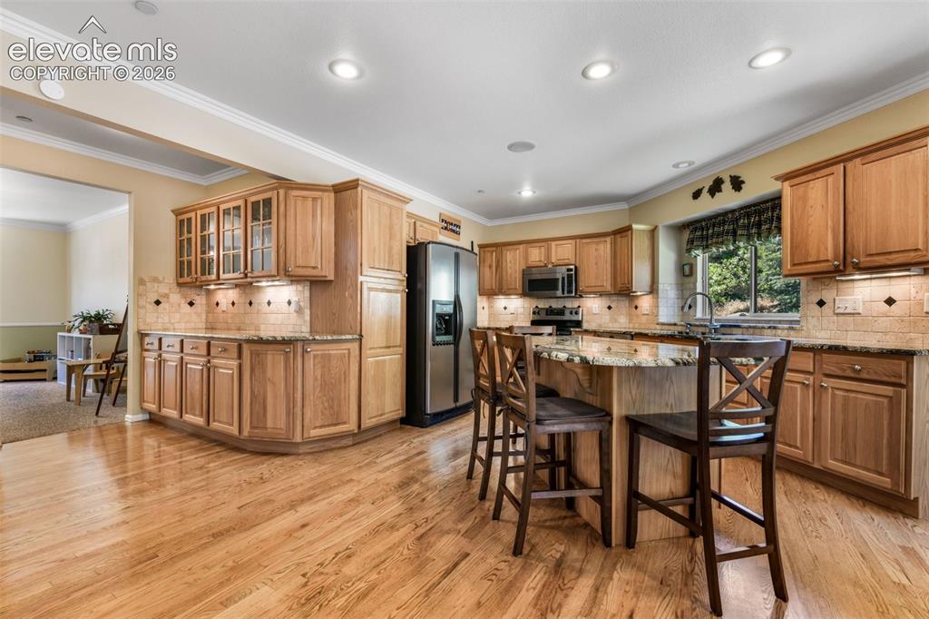 Image 8 of 50: Kitchen