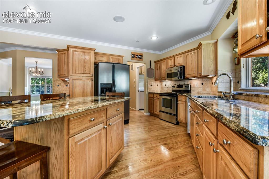 Image 9 of 50: Kitchen
