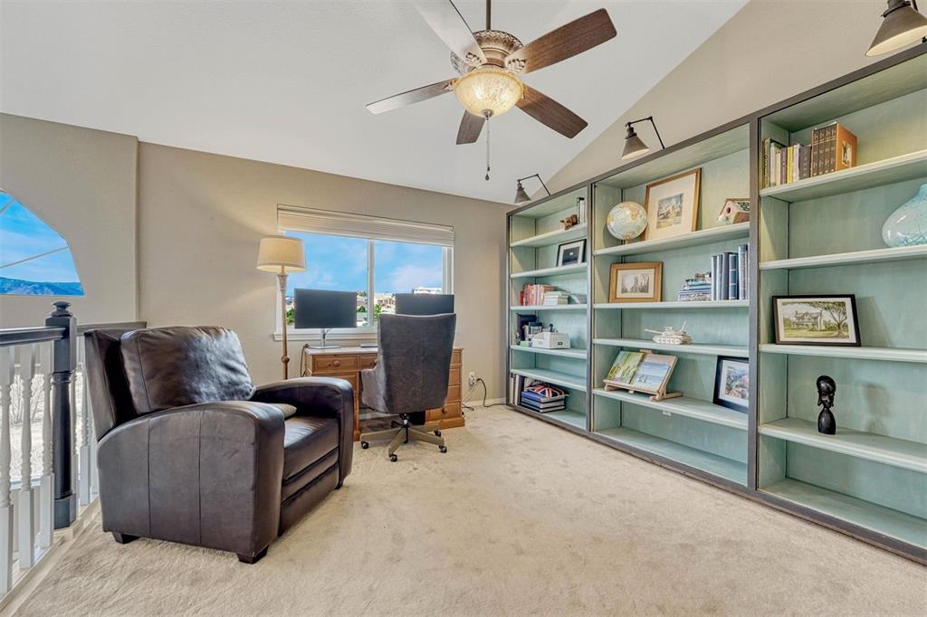 Image 16 of 45: Office