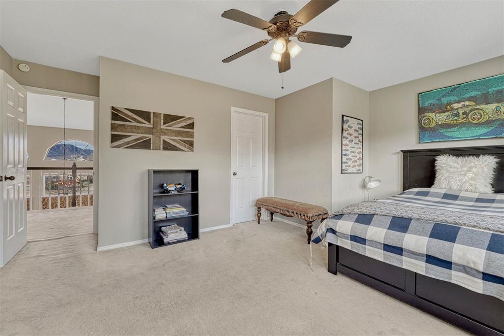 Image 26 of 45: Bedroom