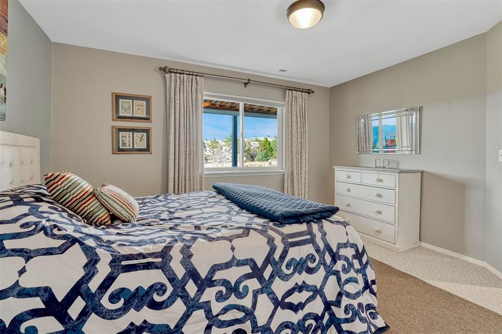 Image 31 of 45: Bedroom