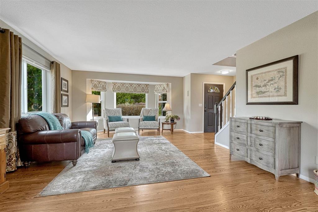 Image 35 of 45: Living Room