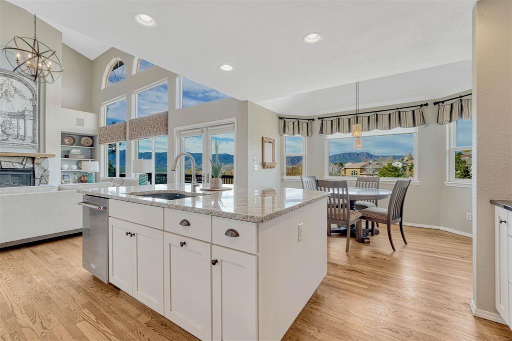 Image 37 of 45: Kitchen