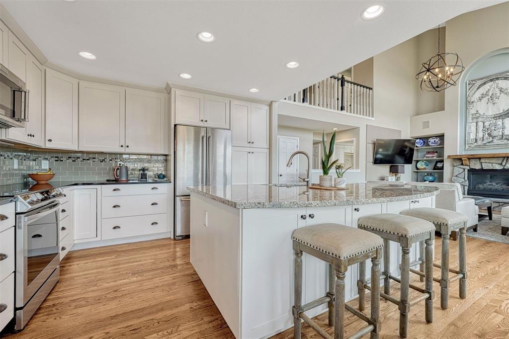 Image 9 of 45: Kitchen