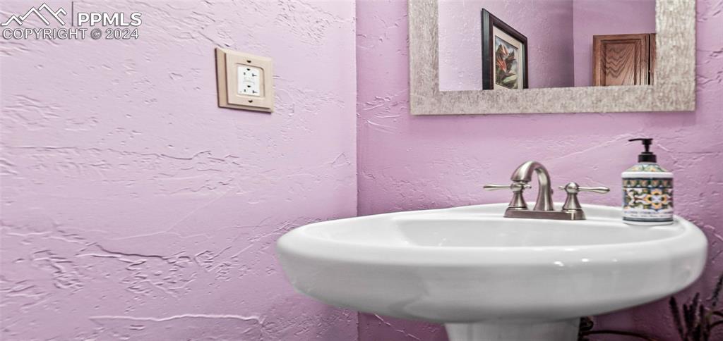 Image 36 of 48: Bathroom with sink