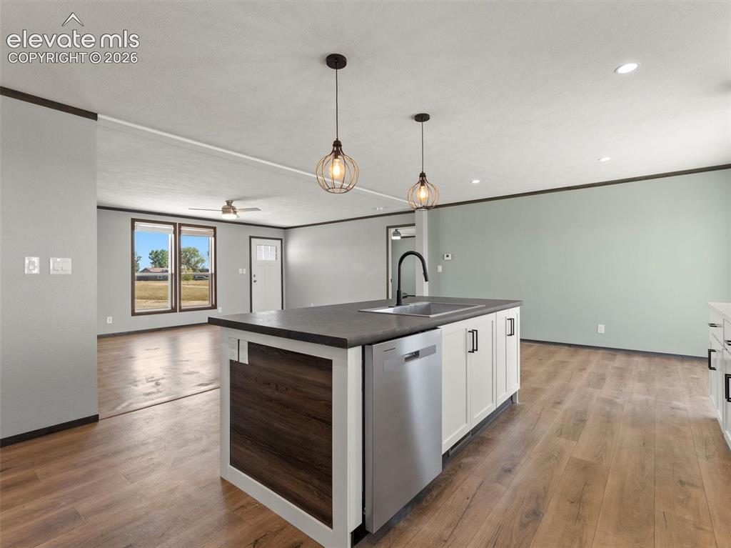 Image 12 of 40: Kitchen
