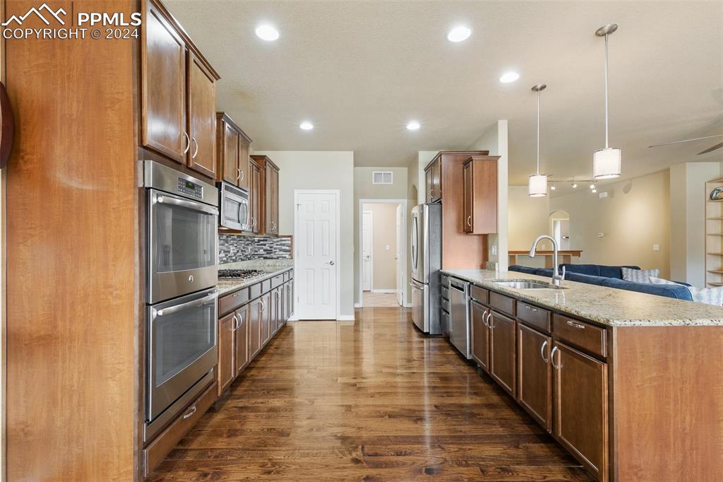 Image 12 of 39: Kitchen