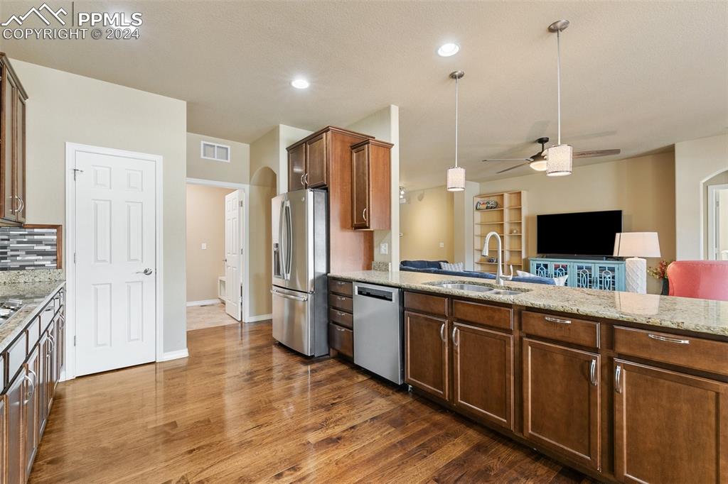 Image 13 of 39: Kitchen