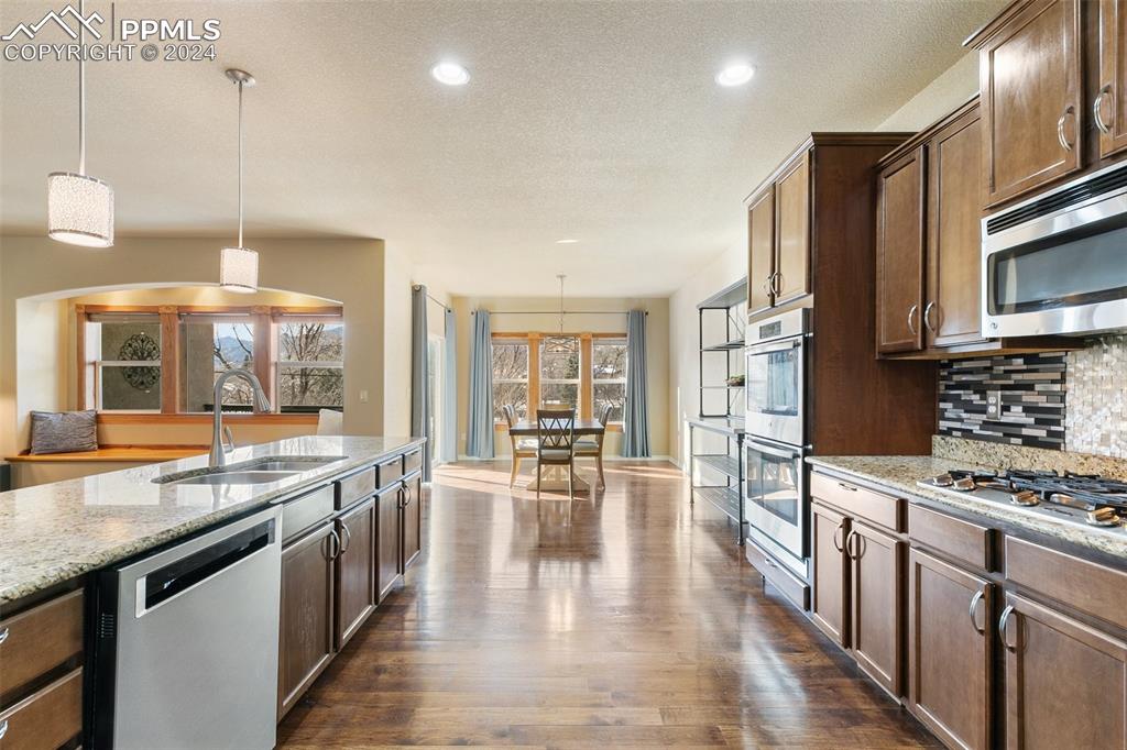 Image 14 of 39: Kitchen