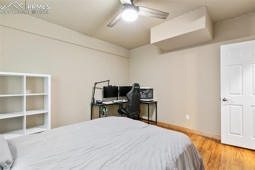 Image 33 of 39: Bedroom