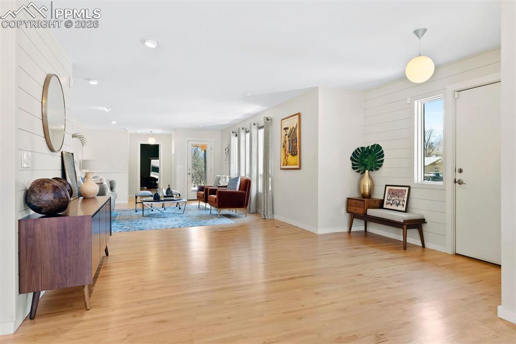 Image 10 of 50: Entry