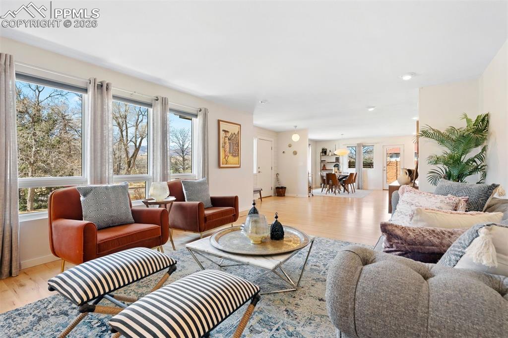 Image 13 of 50: Living Room