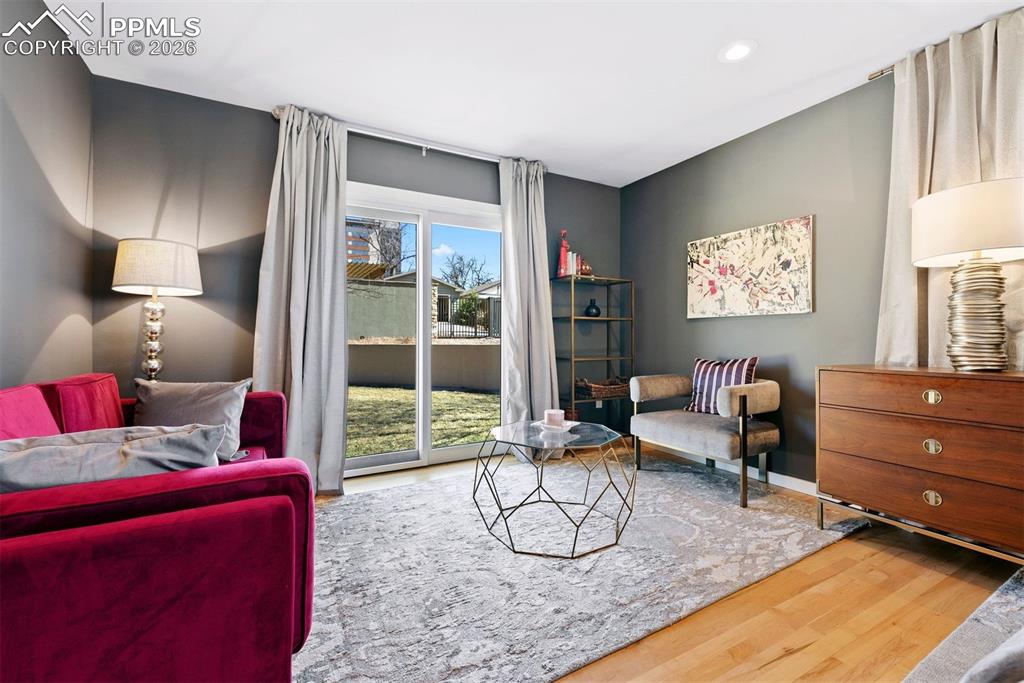 Image 23 of 50: Sitting Room