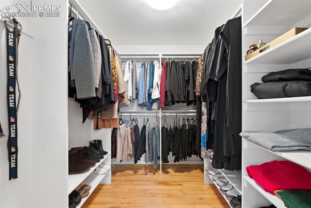 Image 26 of 50: Closet