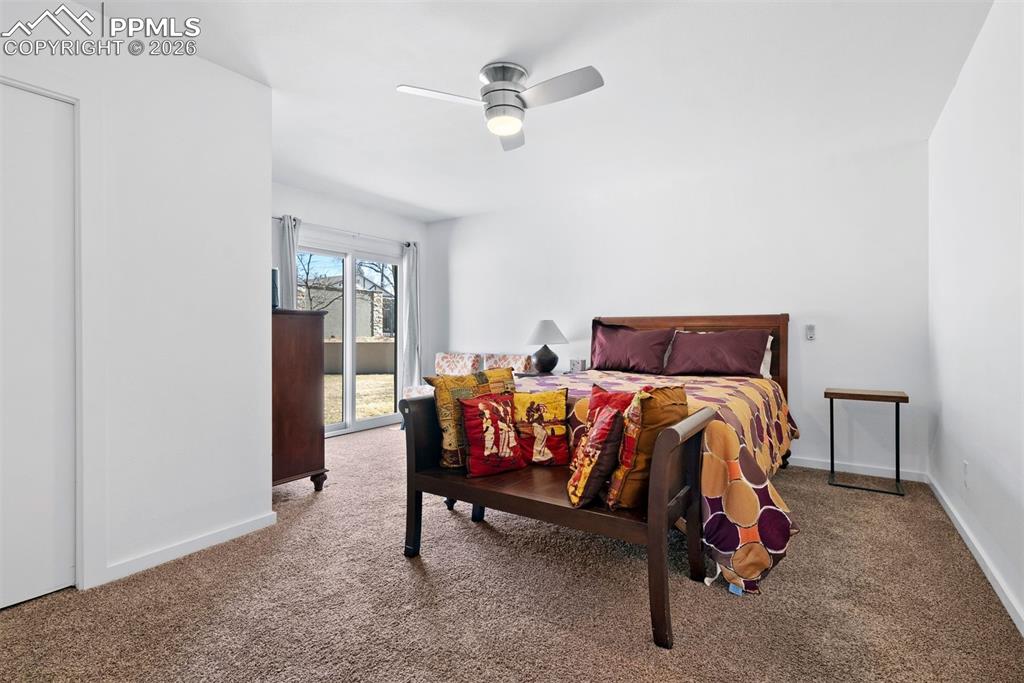 Image 27 of 50: Bedroom